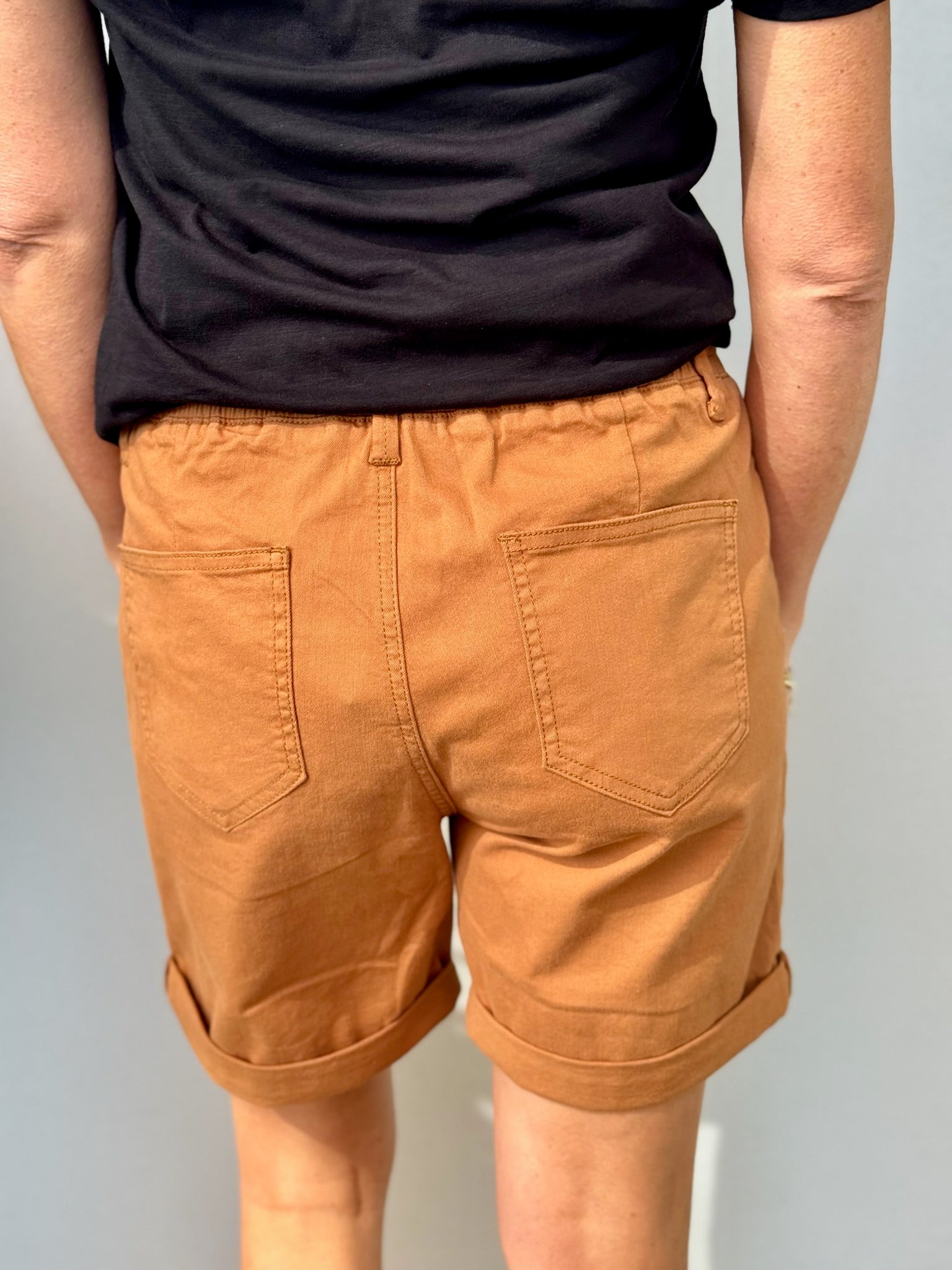 Hadley Shorts - Caramel